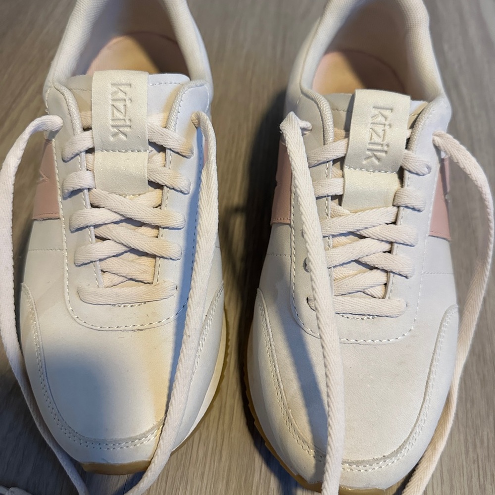 Kizik Women's White and Pink Sneakers
